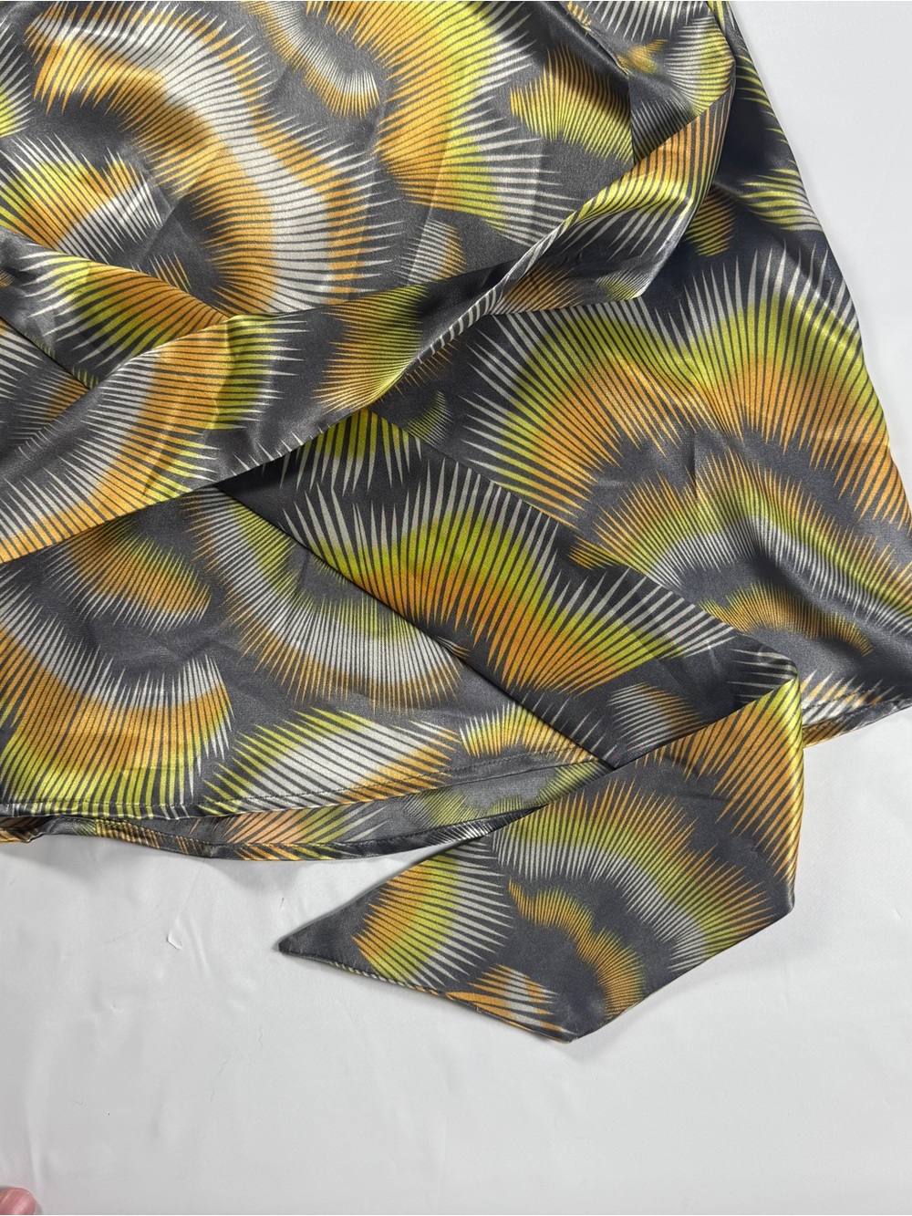 BCBGMAXAZRIA Suzy Dress Womens M Satin Gray Yellow Sunburst Caftan Kimono NWI - Picture 8 of 12